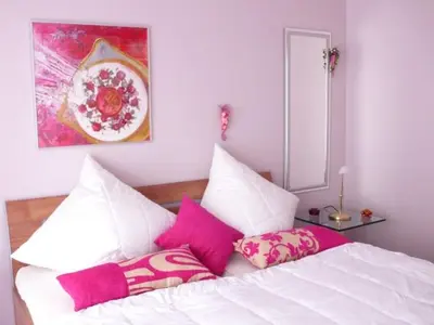 Ein Bett oder Betten in einem Zimmer der Unterkunft Strandallee 50, Ferienwohnung mit direktem Meerblick