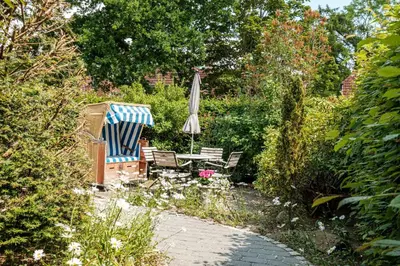 Ein Garten an der Unterkunft Haus Schmökel, App Möwe