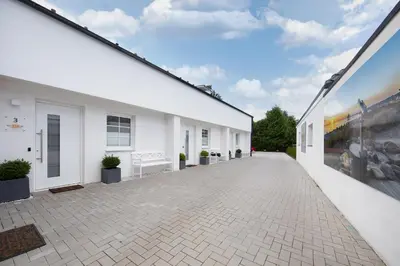 Das Gebäude in dem sich die Ferienwohnung befindet