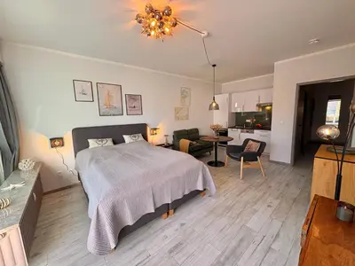 Ein Bett oder Betten in einem Zimmer der Unterkunft Kajüte 15 - Ferienwohnung in Scharbeutz Ostsee - vordere Strandlage