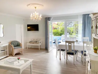 Ein Sitzbereich in der Unterkunft Haus Midsommer