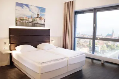 Ein Bett oder Betten in einem Zimmer der Unterkunft Viva Hotel Lübeck
