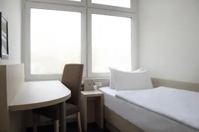 Ein Bett oder Betten in einem Zimmer der Unterkunft Viva Hotel Lübeck