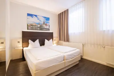 Ein Bett oder Betten in einem Zimmer der Unterkunft Viva Hotel Lübeck