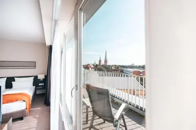 Ein Balkon oder eine Terrasse in der Unterkunft ATLANTIC Hotel Lübeck