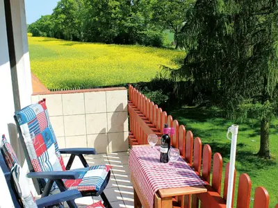 Ein Garten an der Unterkunft Ostseehaus Oe