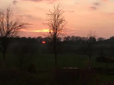Blick auf den Sonnenuntergang/Sonnenaufgang von der Ferienwohnung aus oder aus der Nähe