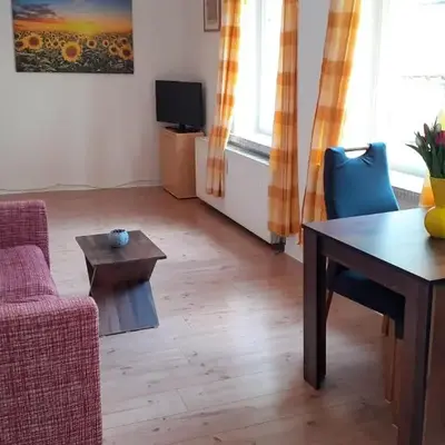 1-Zimmer-Apartment-2-Hochparterre