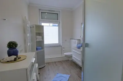 Ein Badezimmer in der Unterkunft Strandhaus Brunhild
