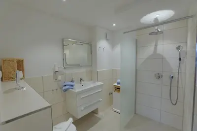 Ein Badezimmer in der Unterkunft Strandhaus Brunhild
