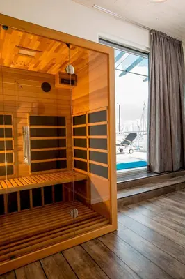 Der Swimmingpool an oder in der Nähe von KYST 54°10 Floating Home 1