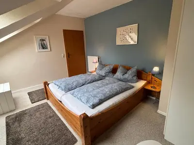 Ein Bett oder Betten in einem Zimmer der Unterkunft Ferienwohnung am Sophienberg