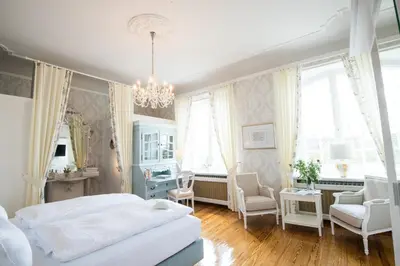 Ein Bett oder Betten in einem Zimmer der Unterkunft Lübecker Krönchen