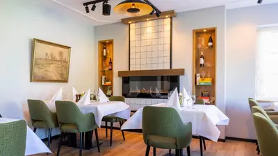 Ein Restaurant oder anderes Speiselokal in der Unterkunft Hotel BUTZ
