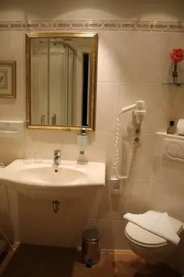Ein Badezimmer in der Unterkunft Romantik im Hotel Villa Röhl