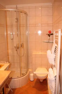 Ein Badezimmer in der Unterkunft Romantik im Hotel Villa Röhl