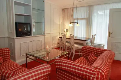 Ein Sitzbereich in der Unterkunft Landhaus Töpferhof bei Travemünde