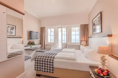 Ein Bett oder Betten in einem Zimmer der Unterkunft Hotel Strandschlösschen