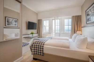 Ein Bett oder Betten in einem Zimmer der Unterkunft Hotel Strandschlösschen