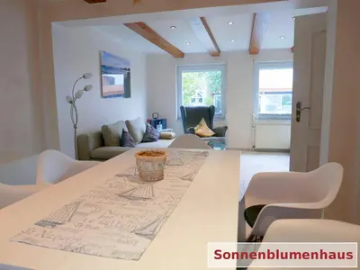 Ein Sitzbereich in der Unterkunft Das Sonnenblumenhaus