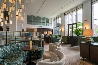 Ein Sitzbereich in der Unterkunft Radisson Blu Senator Hotel, Lübeck