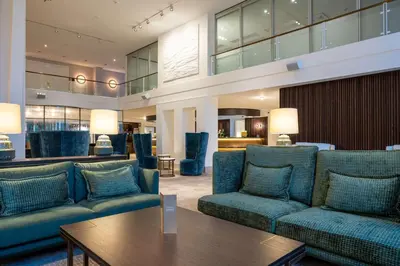 Ein Sitzbereich in der Unterkunft Radisson Blu Senator Hotel, Lübeck