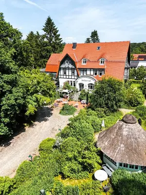 Ein Garten an der Unterkunft romantische Ferienwohnung Sachsenhof 1