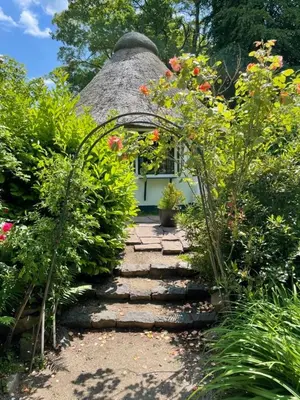 Ein Garten an der Unterkunft romantische Ferienwohnung Sachsenhof 2