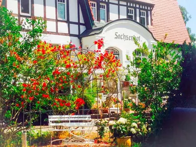 Ein Garten an der Unterkunft romantische Ferienwohnung Sachsenhof 3