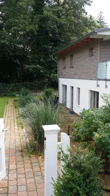 Ein Garten an der Unterkunft Ferienwohnung am Meer