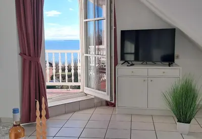 TV/Unterhaltungsangebot in der Unterkunft Haus Südstrand 09, Panoramameerblick