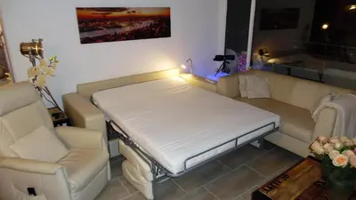 Ein Sitzbereich in der Unterkunft Luxussuite 1A Meerblick, Maritim Residenz, 22er Stock, modernes Styling, am Strand