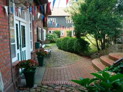 Ein Garten an der Unterkunft Landhaus-Marwede App 2