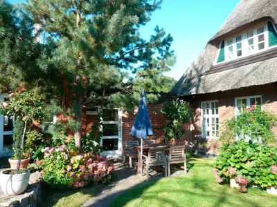 Ein Garten an der Unterkunft Landhaus-Marwede App 4