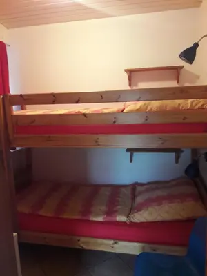 Ein Etagenbett oder Etagenbetten in einem Zimmer der Unterkunft Landhaus-Marwede App 4