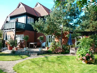 Ein Garten an der Unterkunft Landhaus-Marwede App 5