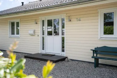 Das Gebäude in dem sich das Ferienhaus befindet