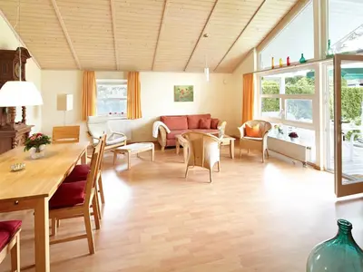 Ein Sitzbereich in der Unterkunft (BIR16) Villa Bullerbü