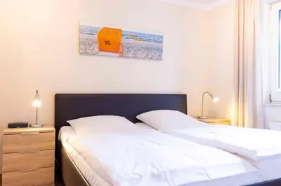 Ein Bett oder Betten in einem Zimmer der Unterkunft (DKK1d) Ferienwohnung Seemöwe