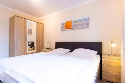 Ein Bett oder Betten in einem Zimmer der Unterkunft (DKK1d) Ferienwohnung Seemöwe