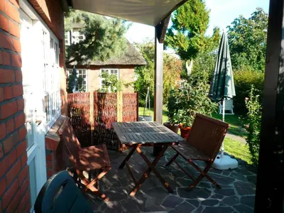 Ein Garten an der Unterkunft Landhaus-Marwede App 3