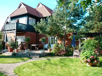 Ein Garten an der Unterkunft Landhaus-Marwede App 3