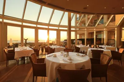 Ein Restaurant oder anderes Speiselokal in der Unterkunft Hotel Gran BelVeder & Ostsee Therme Resort & Spa