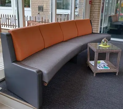 Ein Sitzbereich in der Unterkunft Traveller Hotel
