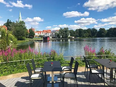 Blick auf einen Fluss in der Nähe des Hotels