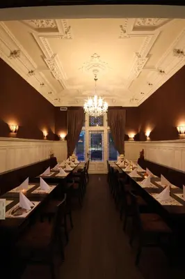 Ein Restaurant oder anderes Speiselokal in der Unterkunft Hotel Excellent