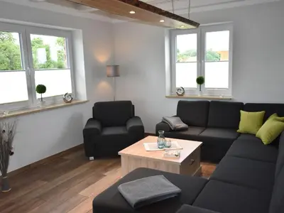 Ein Sitzbereich in der Unterkunft Ferienhaus in Groß Schwansee mit Sauna