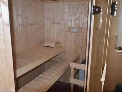 Ein Bett oder Betten in einem Zimmer der Unterkunft Ferienhaus in Groß Schwansee mit Sauna