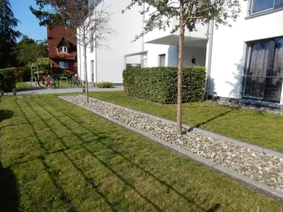 Ein Garten an der Unterkunft Exklusive familienfreundliche Ferienwohnung im Haus Aalbeek