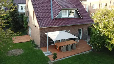 Das Gebäude in dem sich das Ferienhaus befindet